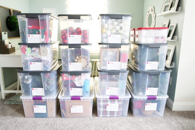Home Organization- How to Organize Storage Bins, Christmas Storage, Holiday Storage, Christmas organization, holiday organization, organizing Christmas decorations, organized holiday decor, labels, free printables, free printable tags, organized Christmas storage bins