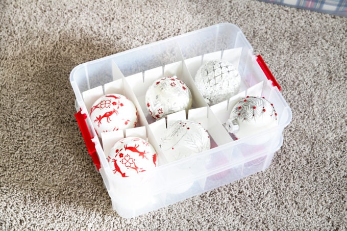 Home Organization- How to Organize Storage Bins, Christmas Storage, Holiday Storage, Christmas organization, holiday organization, organizing Christmas decorations, organized holiday decor, labels, free printables, free printable tags, organizing glass Christmas ornaments