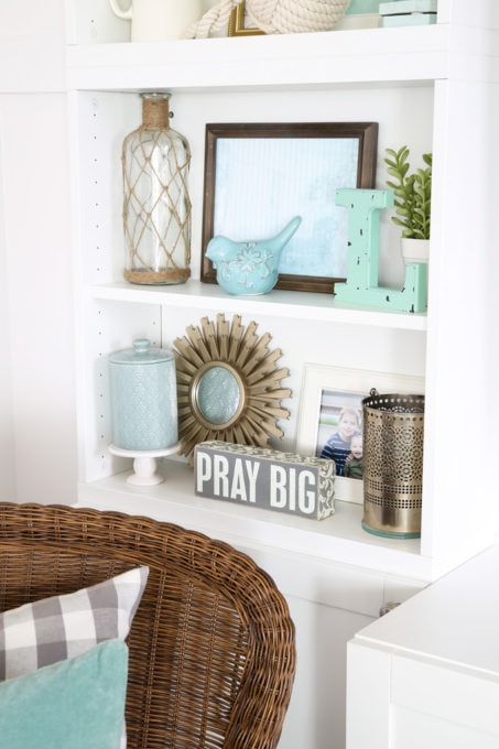 It can be a challenge to know how to decorate shelves, but this foolproof formula will teach you how to style shelves beautifully in no time! | #shelfie #shelfstyling #styledshelves #bookshelfstyling #livingroom #livingroomdecor #summerdecor #vignette Decorative Objects on Styled Shelves, Vignette