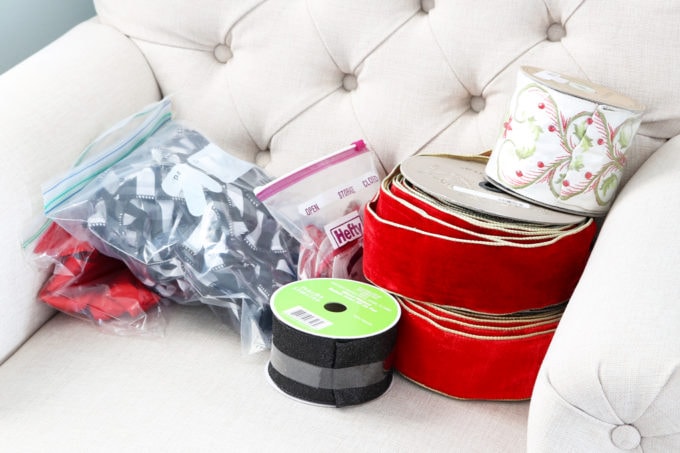Home Organization- How to Organize Storage Bins, Christmas Storage, Holiday Storage, Christmas organization, holiday organization, organizing Christmas decorations, organized holiday decor, labels, free printables, free printable tags, ribbon