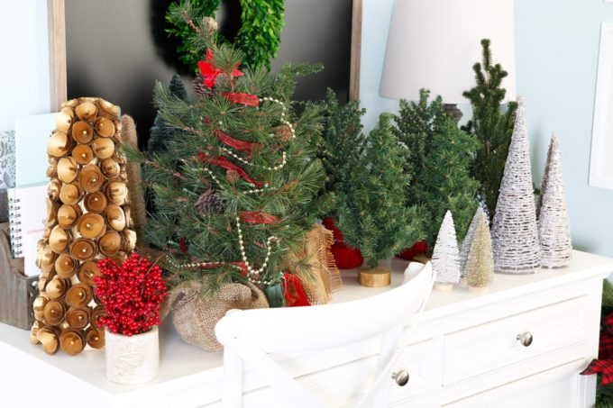 Home Organization- How to Organize Storage Bins, Christmas Storage, Holiday Storage, Christmas organization, holiday organization, organizing Christmas decorations, organized holiday decor, labels, free printables, free printable tags, organized mini Christmas trees